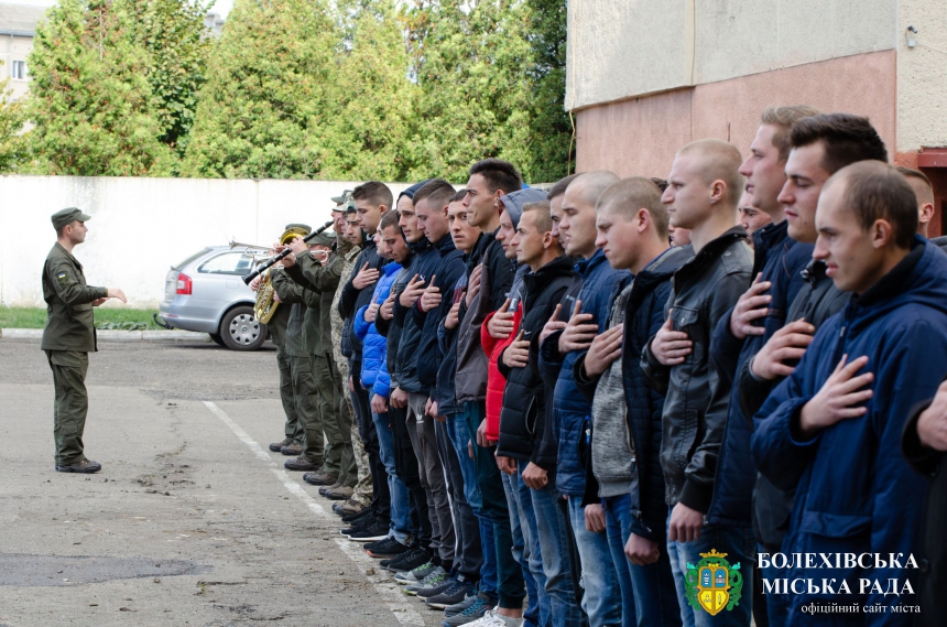 Перші прикарпатські призовники поповнили військо України