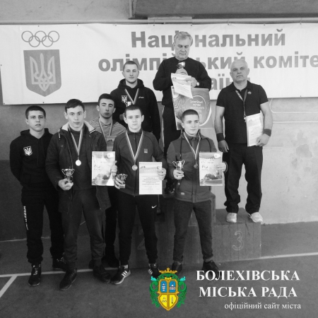 Владислав Струтинський (третій зліва) – бронзовий призер Чемпіонату України (Західна зона) з греко-римської боротьби серед кадетів