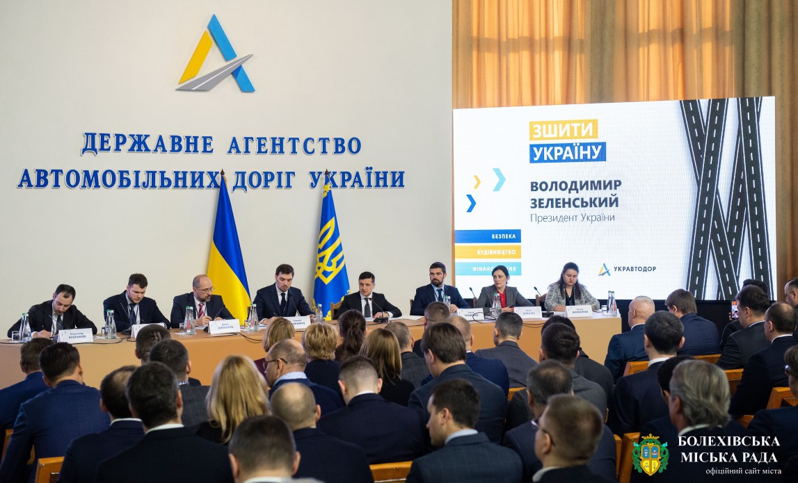 Президент України назвав низку першочергових завдань у галузі будівництва доріг