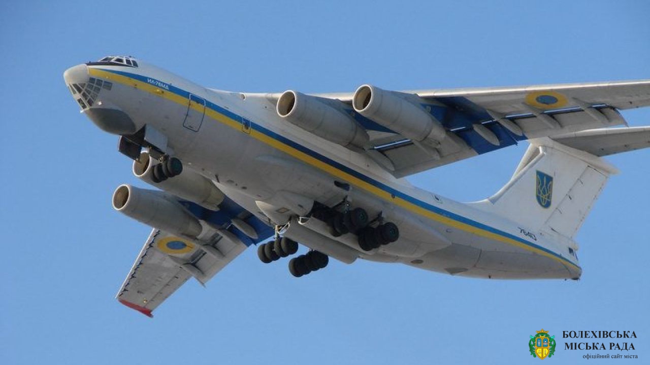 В Україну з Китаю прибув літак з партією тестів для виявлення коронавірусу