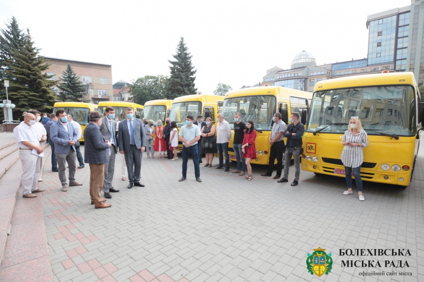 Навчальні заклади області отримають 19 шкільних автобусів