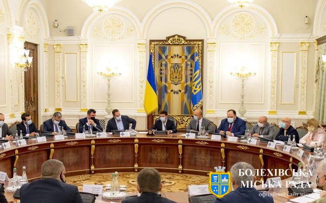 На засіданні РНБО Президент України дав доручення невідкладно зареєструвати у Верховній Раді законопроект, у якому передбачається відновлення доброчесності судочинства у Конституційному Суді