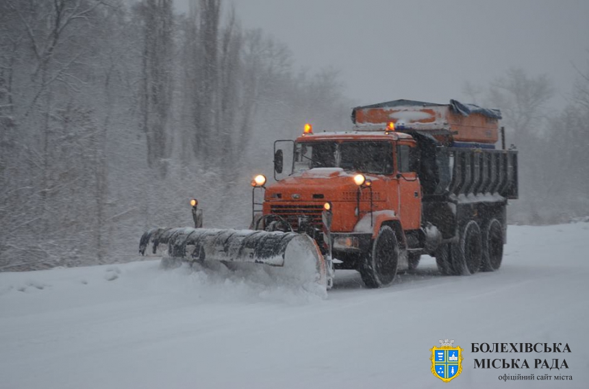 По всій Україні буде розгорнута мережа пунктів обігріву на період зниження температури, а на дорогах працюватиме снігоочисна техніка