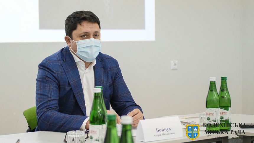 Андрій Бойчук: Медичні заклади області отримають 900 кисневих балонів чеського виробництва