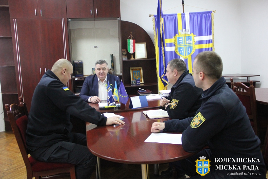 Міський голова Іван Яцинин провів робочу зустріч щодо створення добровільної пожежної дружини у Болехівській територіальній громаді