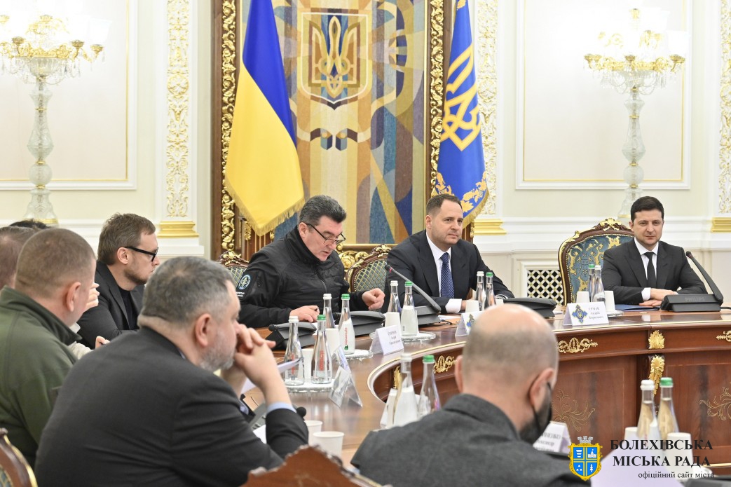 РНБО під головуванням Володимира Зеленського ухвалила рішення про запровадження надзвичайного стану