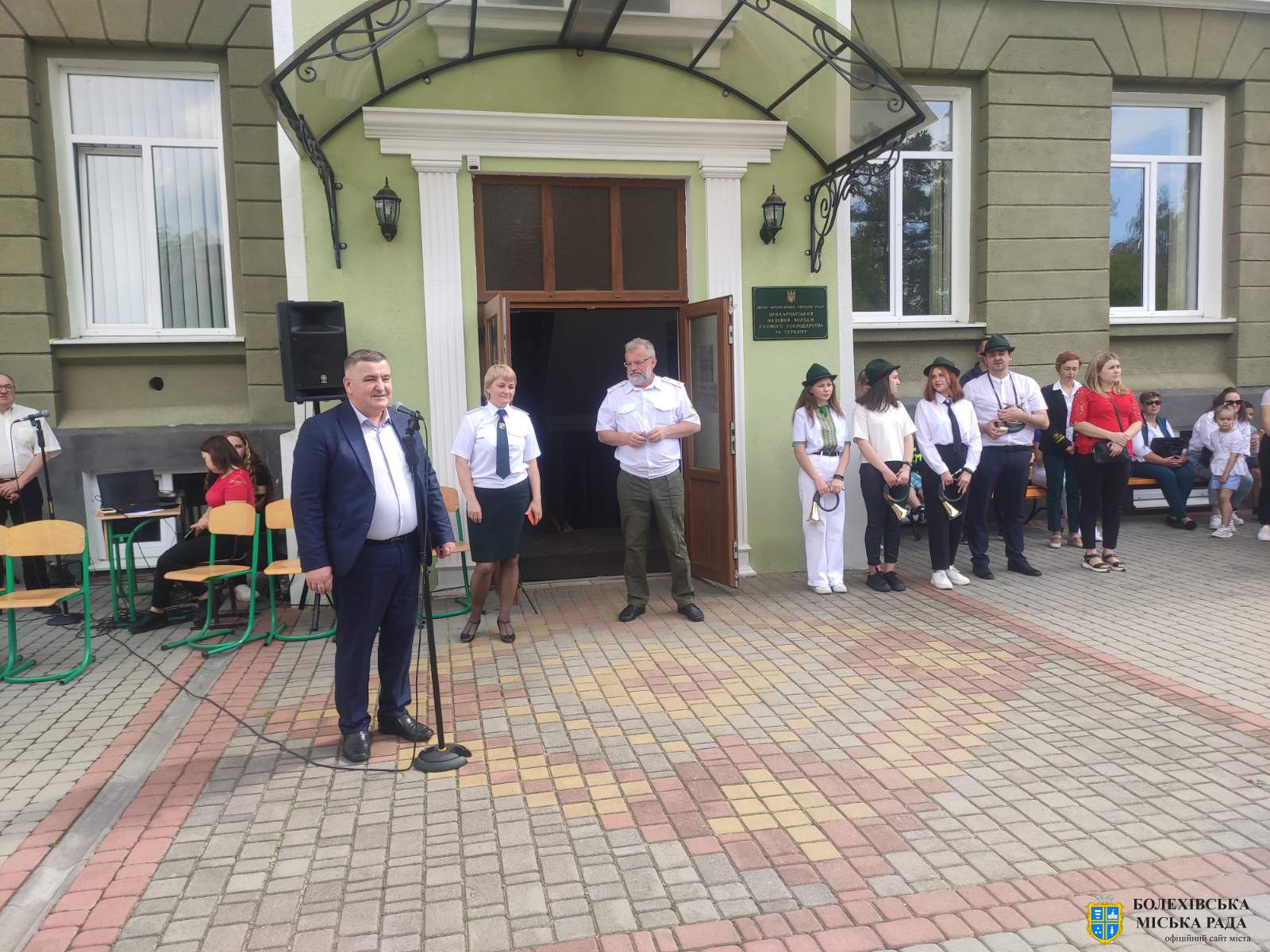 Міський голова Іван Яцинин привітав зі святом дітей у Прикарпатському фаховому коледжі лісового господарства та туризму