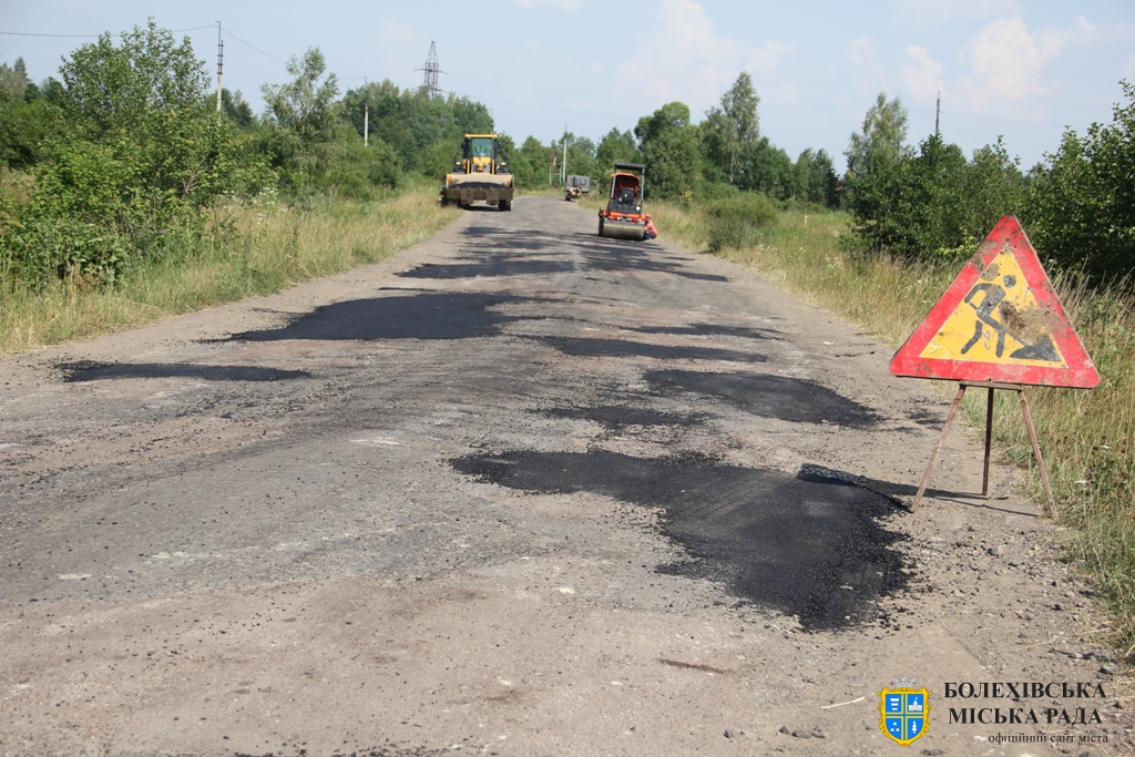 У рамках експлуатаційного утримання  триває  ремонт дороги Болехів-Міжріччя
