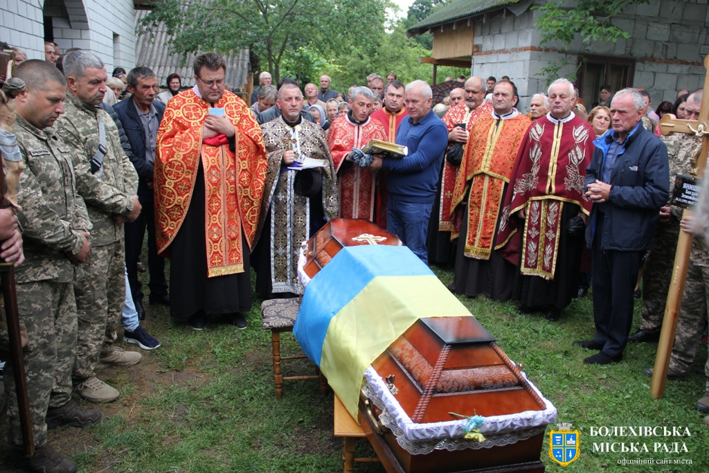 Спочивай з Богом, Богдане, вірний сину українського народу: у Болехові попрощалися з Героєм, який загинув на війні