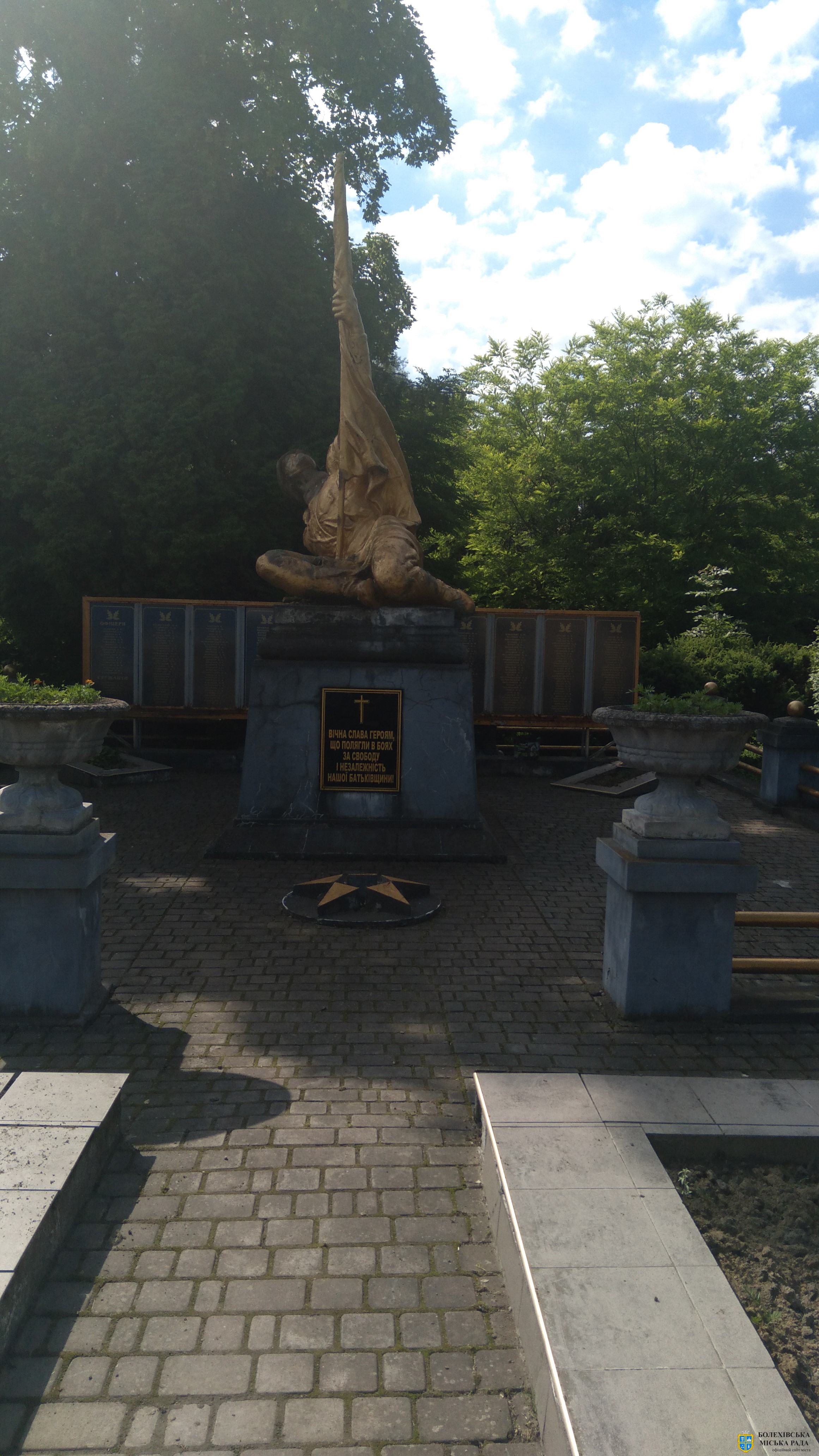 Інформаційна довідка щодо пам‘ятника невідомому солдату та братської могили воїнів радянської армії в місті Болехів