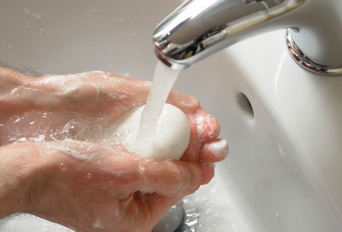 Пам’ятайте: часте миття рук з милом чи застосування антисептику – є  високоефективним методом боротьби з  інфекціями