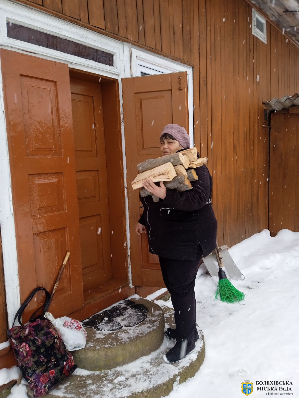 Соціальні робітники територіального центру допомагають одиноким пережити непрості виклики зими