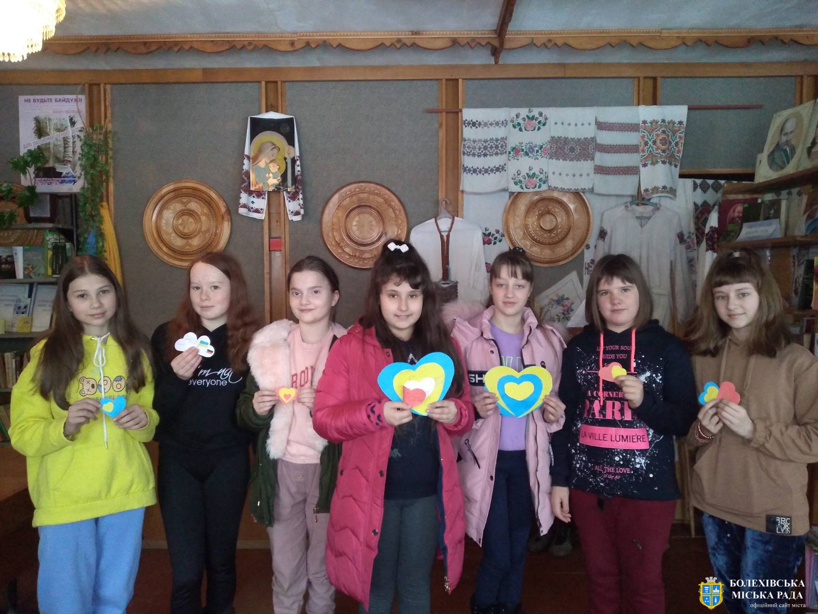 У бібліотеці села Козаківка виготовляли валентинки для ЗСУ