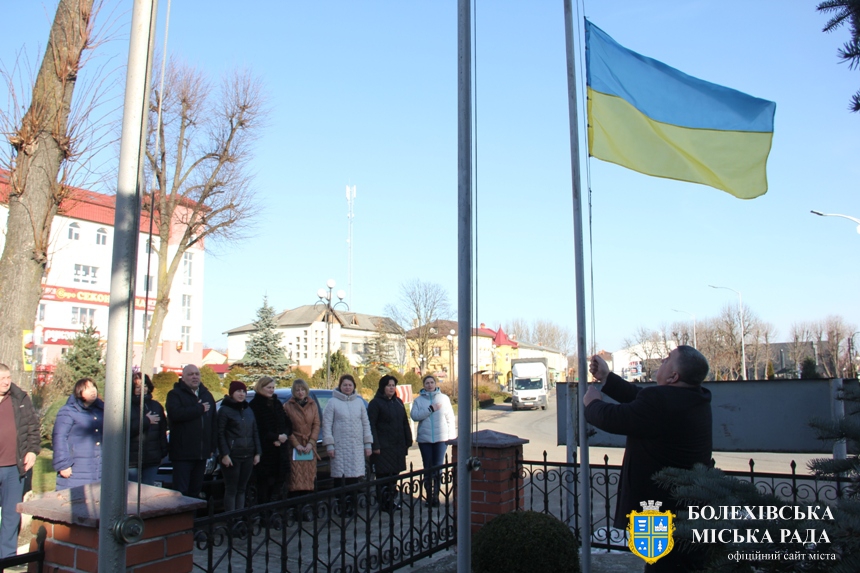 У Болехівській територіальній громаді на площі Івана Франка урочисто підняли прапор з нагоди Дня єднання