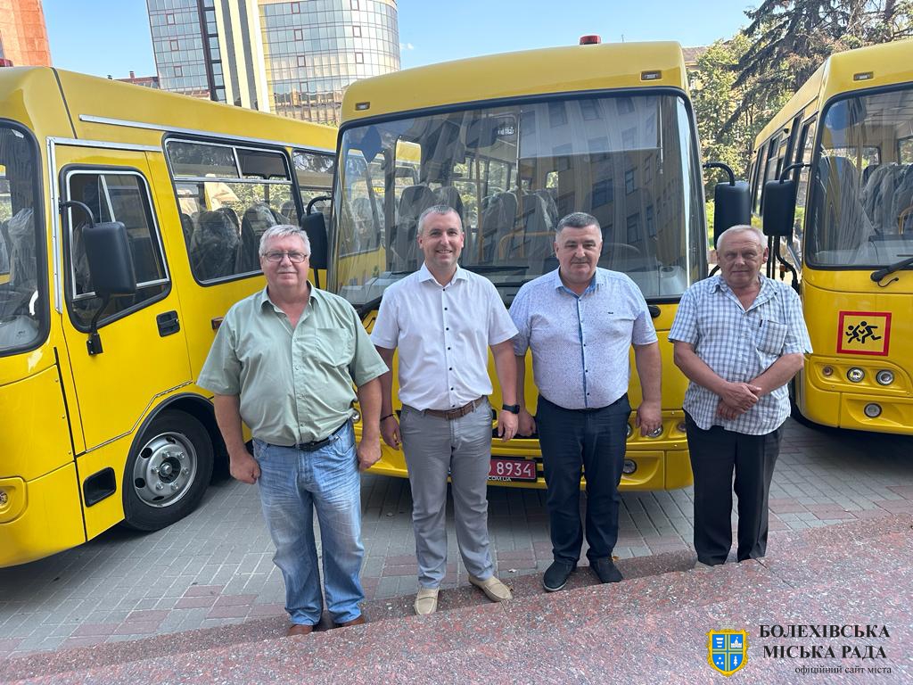 Болехівська громада отримала новий шкільний автобус