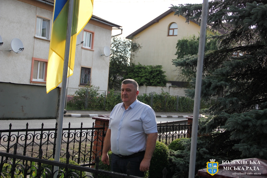 У Болехові урочисто підняли символ держави - Прапор України