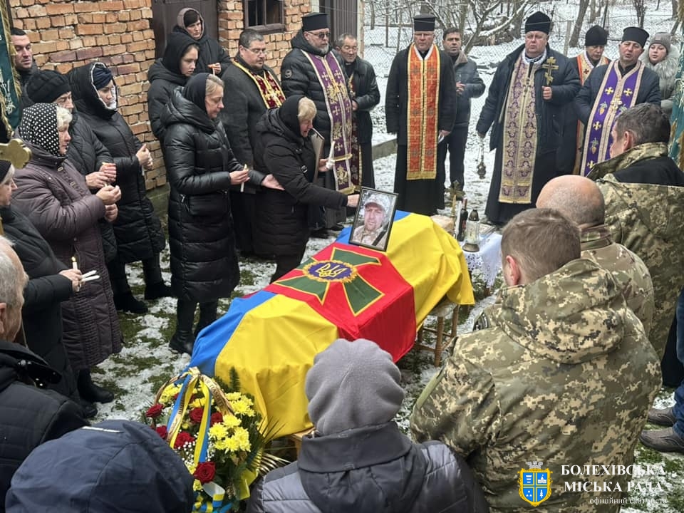 На щиті до рідного дому повернувся загиблий захисник Олег Міга 😥🕯️