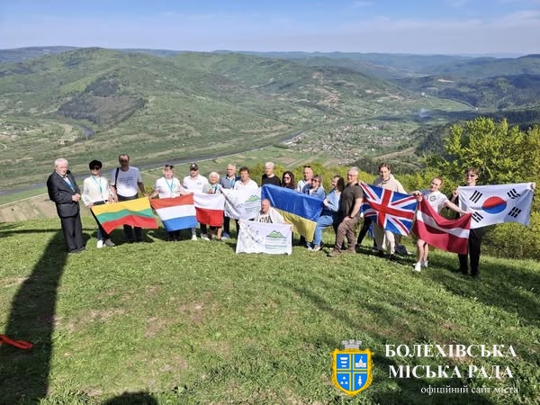 Символічне завершення міжнародного заходу: підйом на Гору Героїв Небесної Сотні