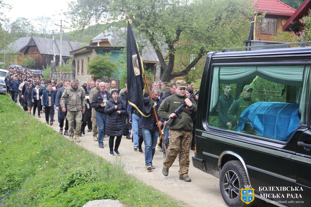 Легких хмаринок тобі, Васильку: громада попрощалася з молодшим сержантом Василем Ткачем