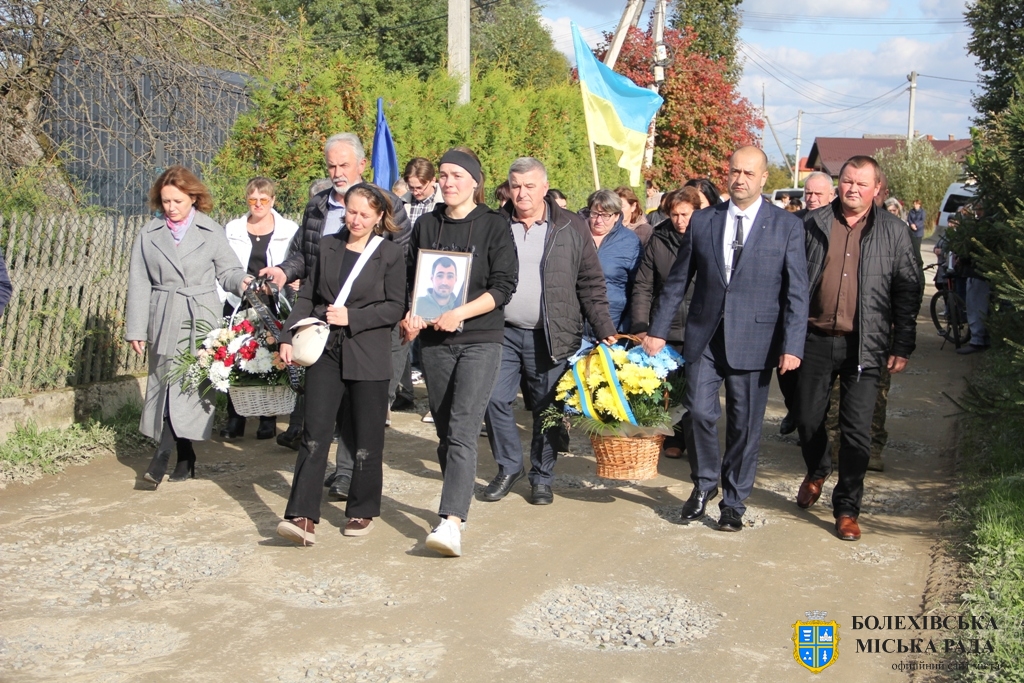 Під синьо-жовтим стягом до рідного дому повернувся захисник України Богдан Квецко