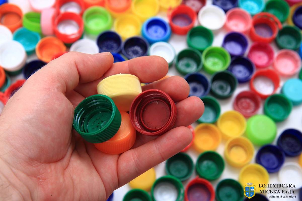 Навіщо  ми збираємо пластикові кришки