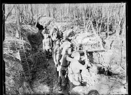 Позиції в лісі. Джерело: Леґіон Українських Січових Стрільців. Фотоархів Архів Український Музей і Бібліотека у Стемфорді (Канада); Фонд Українські Січові Стрільці; Файл: UML_Box_39-00030.jpg https://surl.li/eodeou