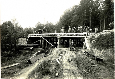Міст через р. Бережницю на Бані (ймовірно, що це Баня Лисовицька). 1915 рік Джерело: Österreichischen Nationalbibliothek, Bildarchiv Austria https://surl.li/fetmad