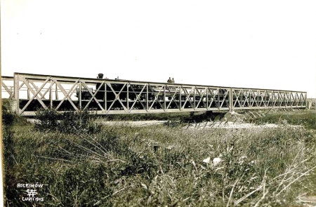 Перший поїзд через відновлений міст. Болехів, червень 1915 р. Джерело: Österreichischen Nationalbibliothek, Bildarchiv Austria https://surl.li/gqzgtx