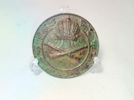 Знак «Відмінний артилерист» періоду Першої світової війни Джерело: Краєзнавчий музей «Патріот», с. Тисів Болехівської міської територіа-льної громади Калуського р-ну Івано-Франківської області. Кн–157, А–157. Знайдено в лісі на околиці с. Лисовичі Стрийського р-ну Львівської обл.