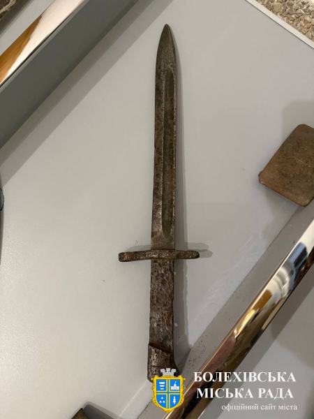 Штик зразка «Унтерофіцер» періоду Першої світової війни. Джерело: Краєзнавчий музей «Патріот», с. Тисів Болехівської міської територіа-льної громади Калуського р-ну Івано-Франківської області. Кн–462, А–398. Знайдено на Болехівській горі, м. Болехів).
