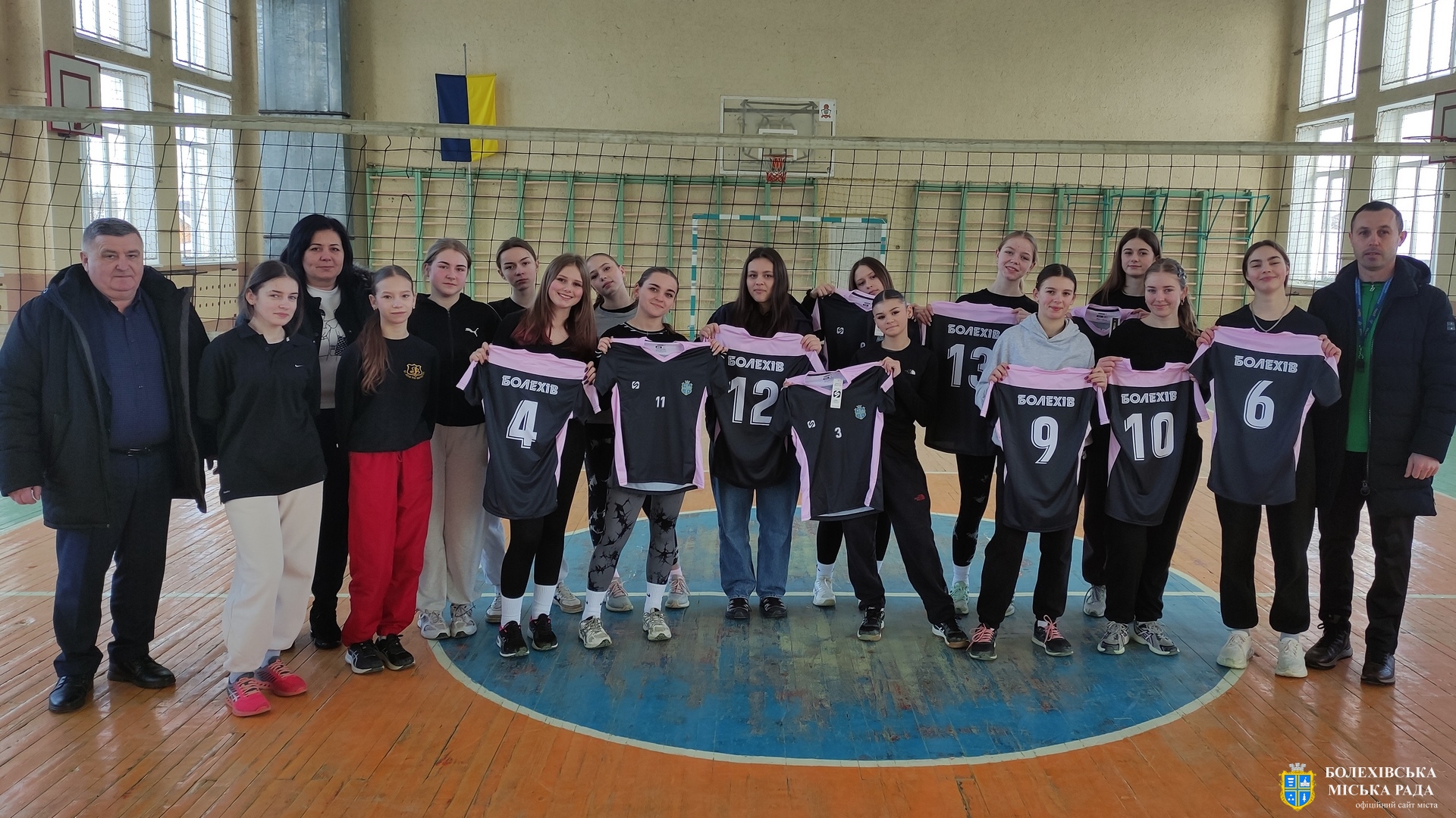Підтримка, що надихає: волейбольна команда "Болехівський ліцей №1 «Академічний»" отримала новий комплект ігрової форми