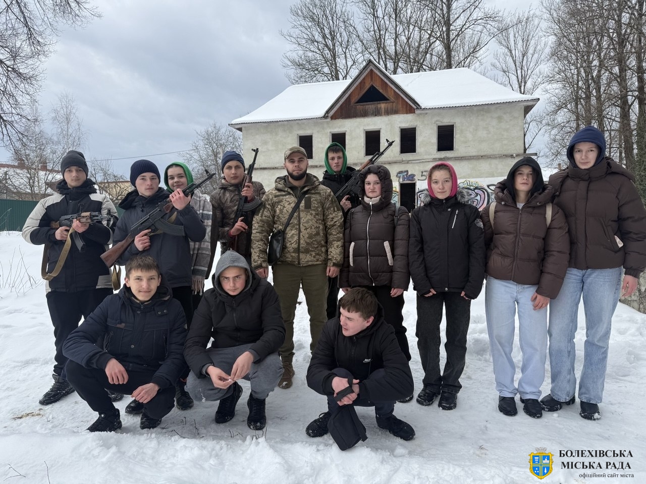 Освітній осередок з вивчення предмета «Захист України» — сучасний навчальний простір, де старшокласники здобувають важливі знання та практичні навички для безпечного життя в умовах сьогодення