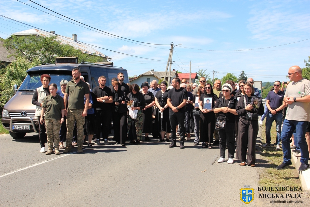 З молитвою, шаною і невимовним болем зустріли Героя Олександра Марусяка...