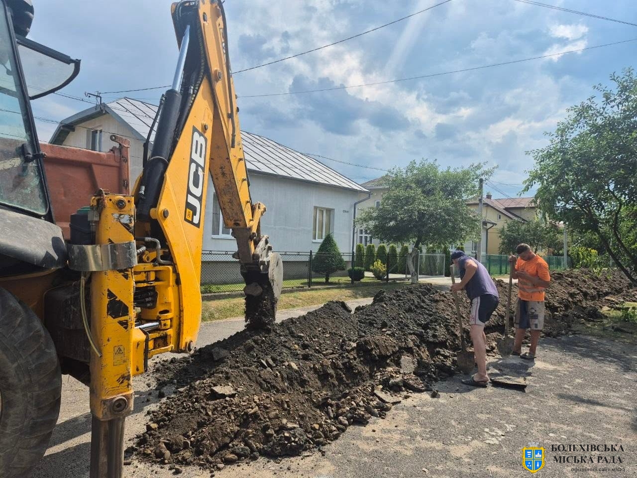 У Болехові завершено капітальний ремонт водопровідної мережі на трьох вулицях👍